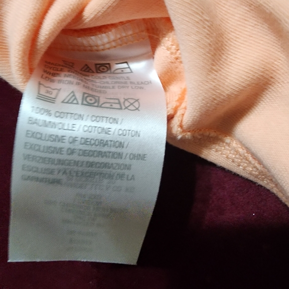 NWOT ... Isaac Mizrahi t-shirt 👕 - Picture 5 of 6